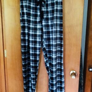 NWOT: Mens Black & White Plaid Pajama Pants